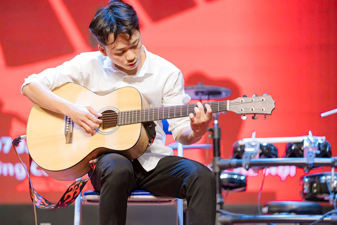 LỚP HỌC GUITAR CHO NGƯỜI LỚN